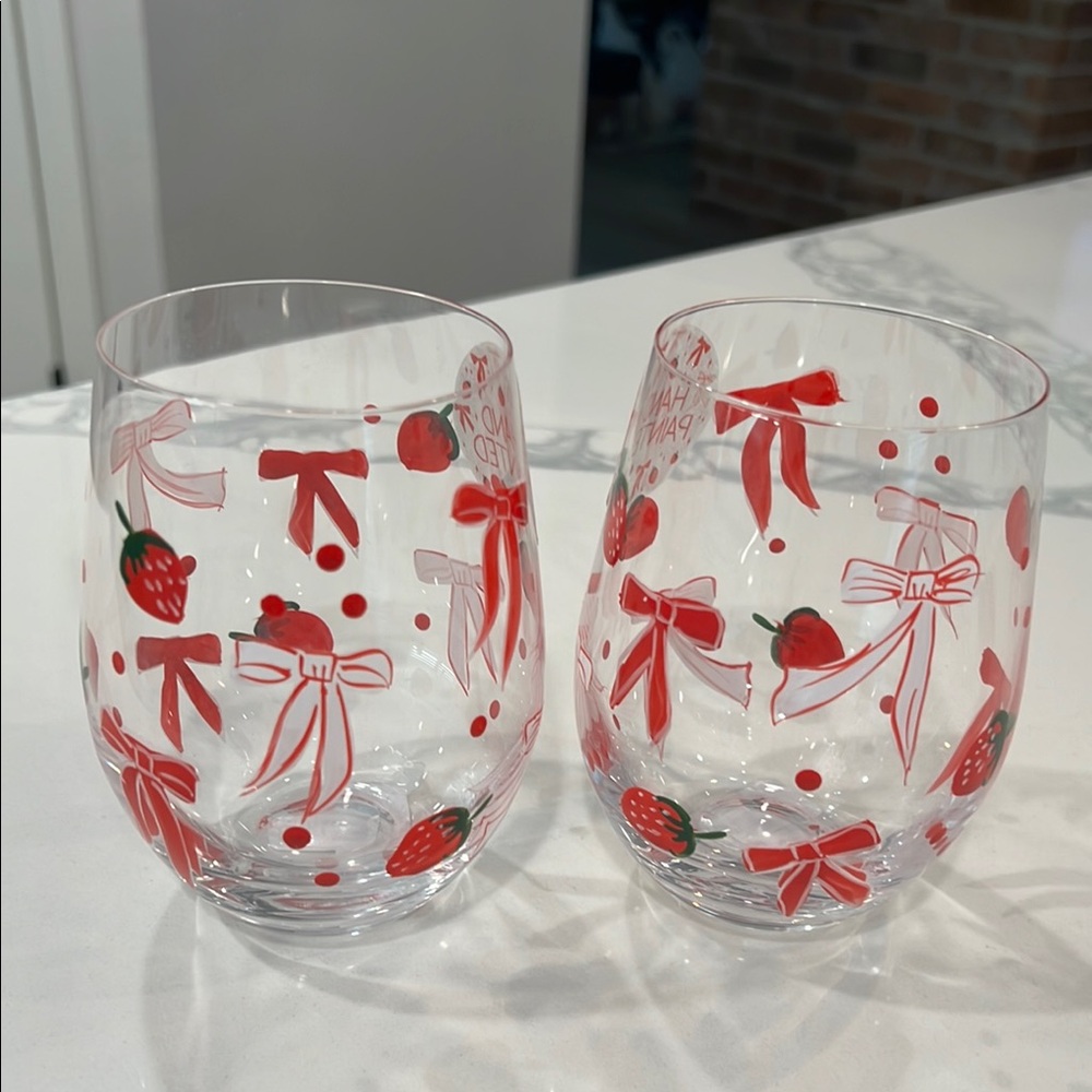 🍓🎀 🍷 Cute. WINE Glasses.